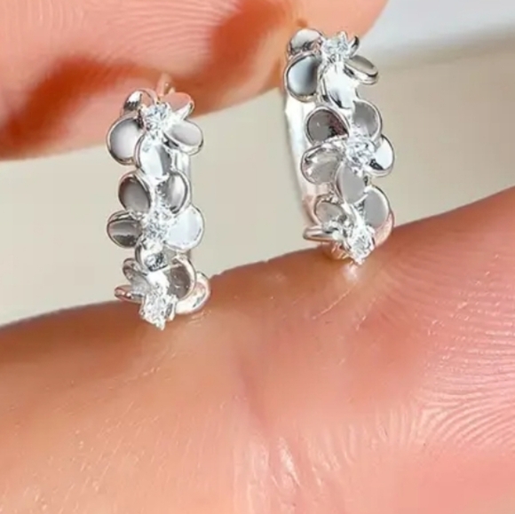 Elegant Silver Floral Hoop Earrings - Picture 1 of 5